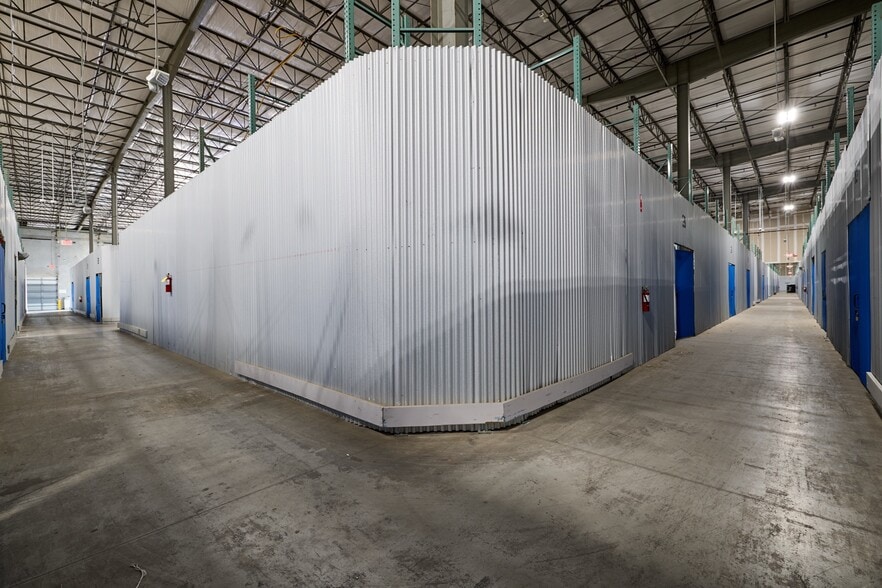 More Photos Of 2507 Investors Row, Orlando Distribution For Lease