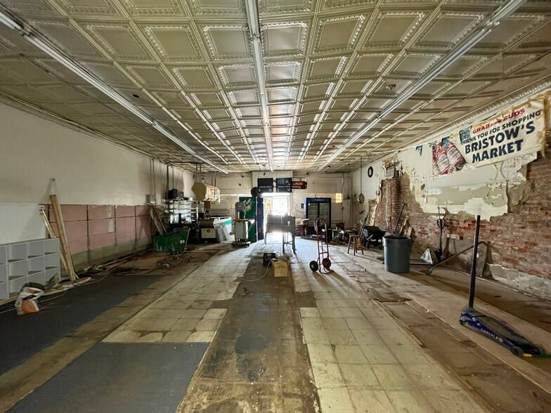 More Photos Of 1105 W Washington St, Petersburg Convenience Store For Sale