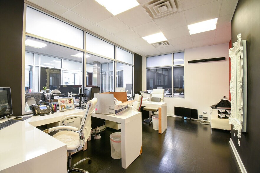 More Photos Of 2101 W Division St, Chicago Storefront Retail Residential For Lease