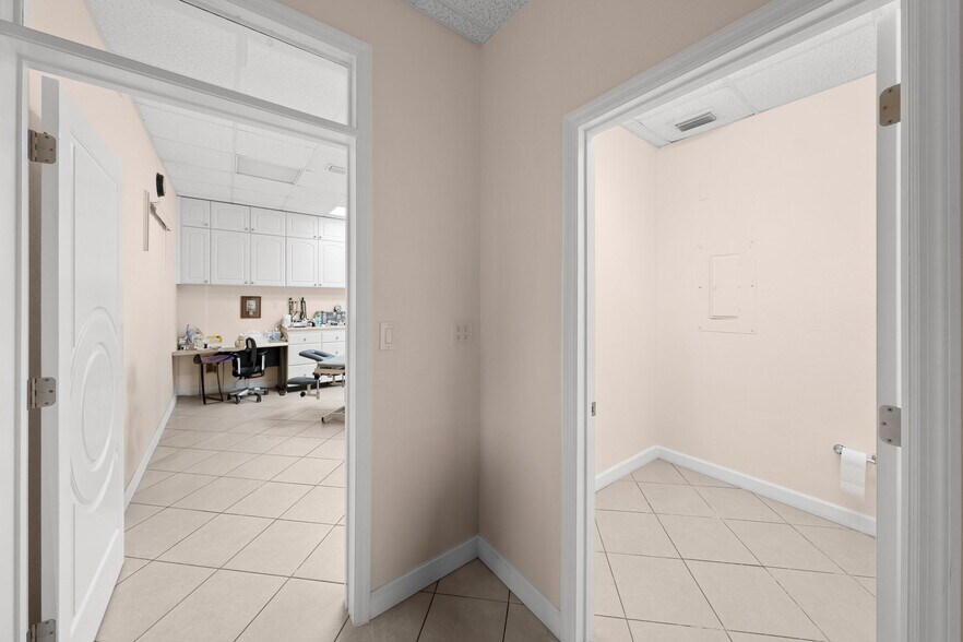 More Photos Of 611 Druid Rd E, Clearwater Medical For Sale