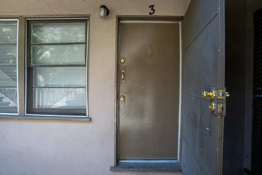 More Photos Of 1433 E 61st St, Los Angeles Apartments For Sale