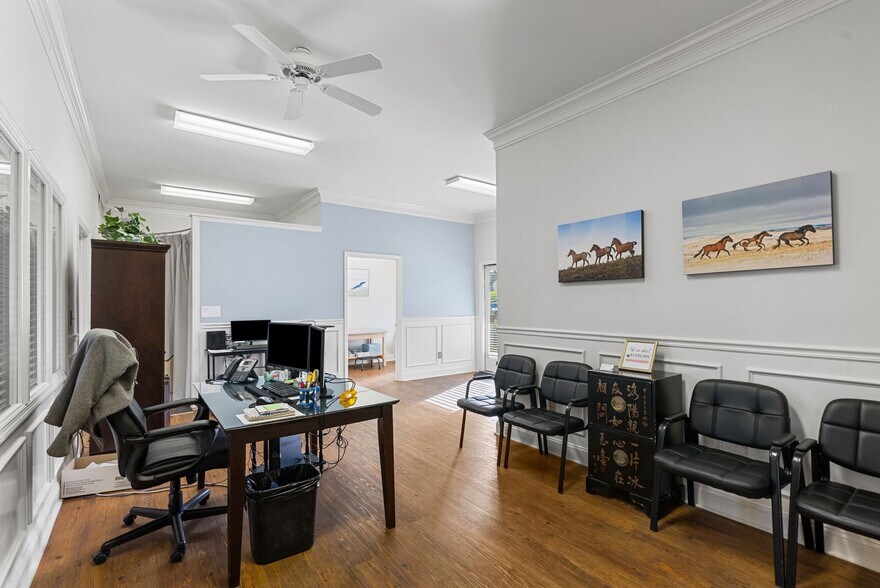 More Photos Of 302-303 Boston Sq, Georgetown Office For Sale