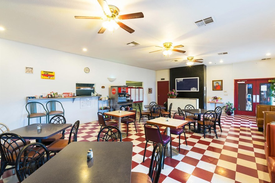 More Photos Of 900 W Nevada Hwy 372, Pahrump Bar For Sale