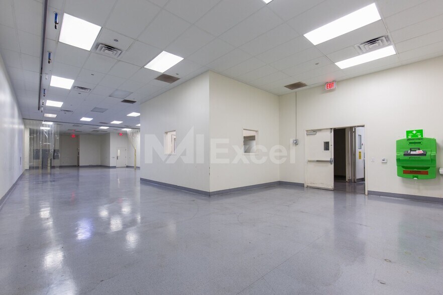 More Photos Of 1710 Whitney Mesa Dr, Henderson Warehouse For Lease