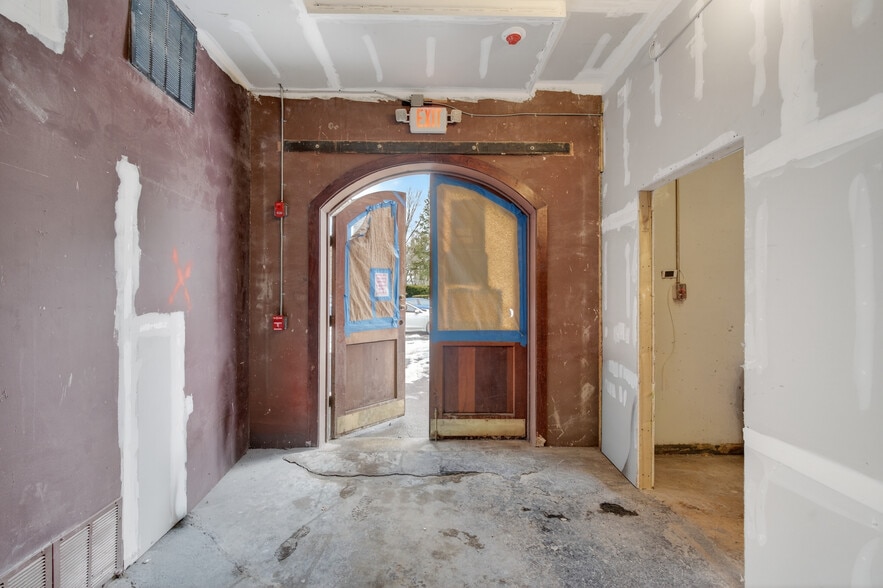 More Photos Of 316 Wall St, Kingston Storefront Retail Residential For Lease