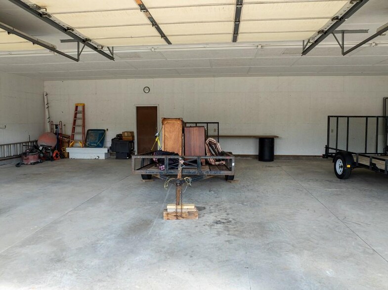 More Photos Of 471 Osborne St, Keysville Warehouse For Sale