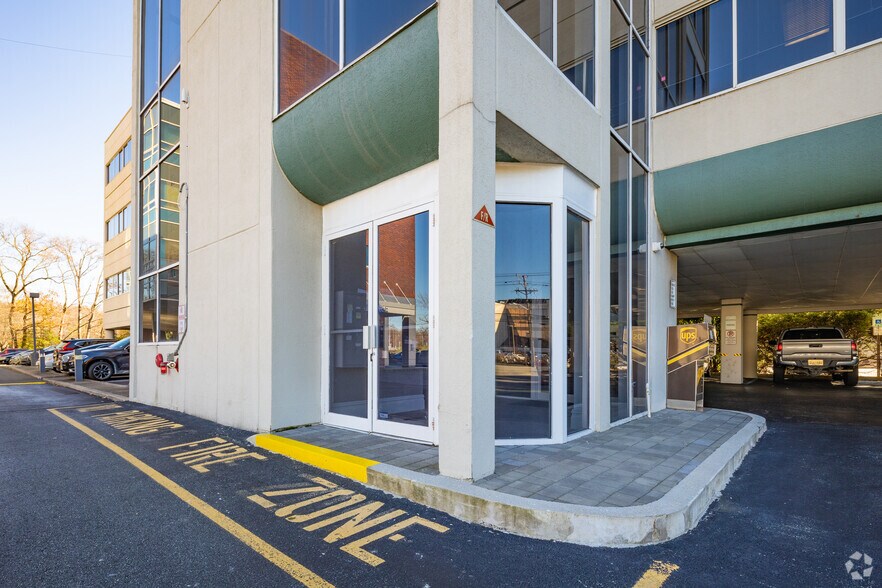 More Photos Of 350 W Passaic St, Rochelle Park Unknown For Lease