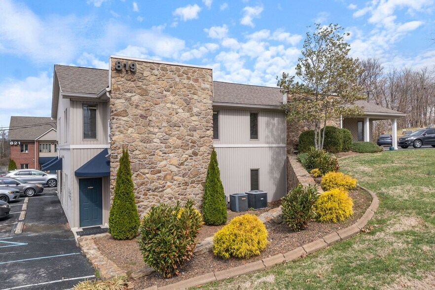 More Photos Of 819 Mt Tabor Rd, New Albany Office For Sale