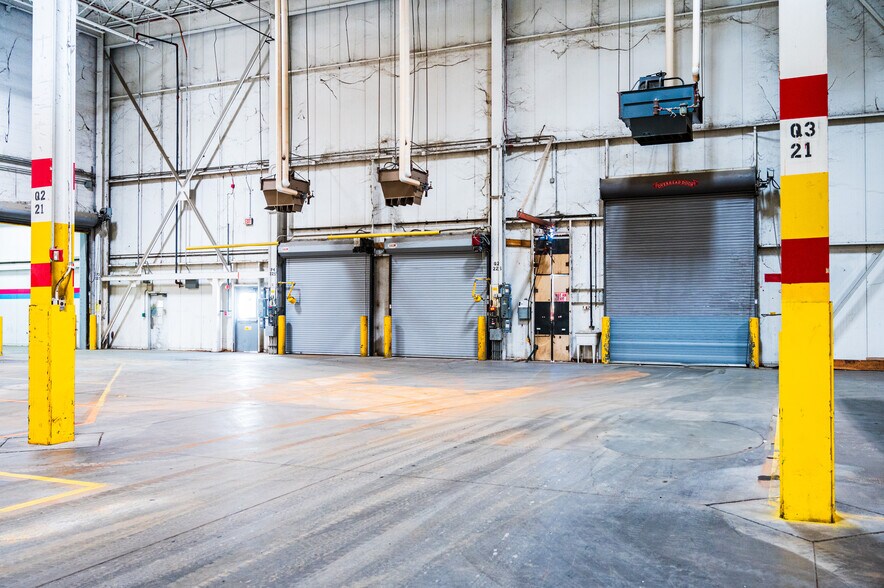 More Photos Of 2801 W Old Road 30, Warsaw Manufacturing For Lease