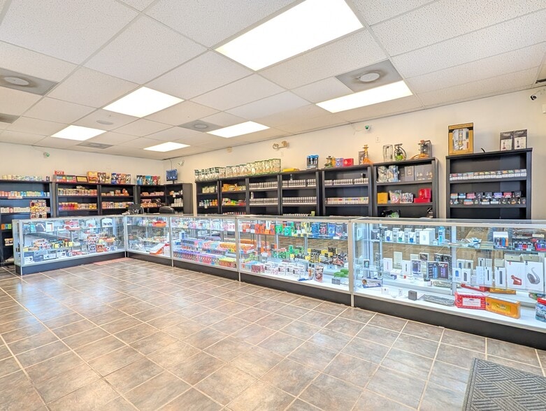 More Photos Of 33490 Lexington Ave, De Soto General Retail For Lease