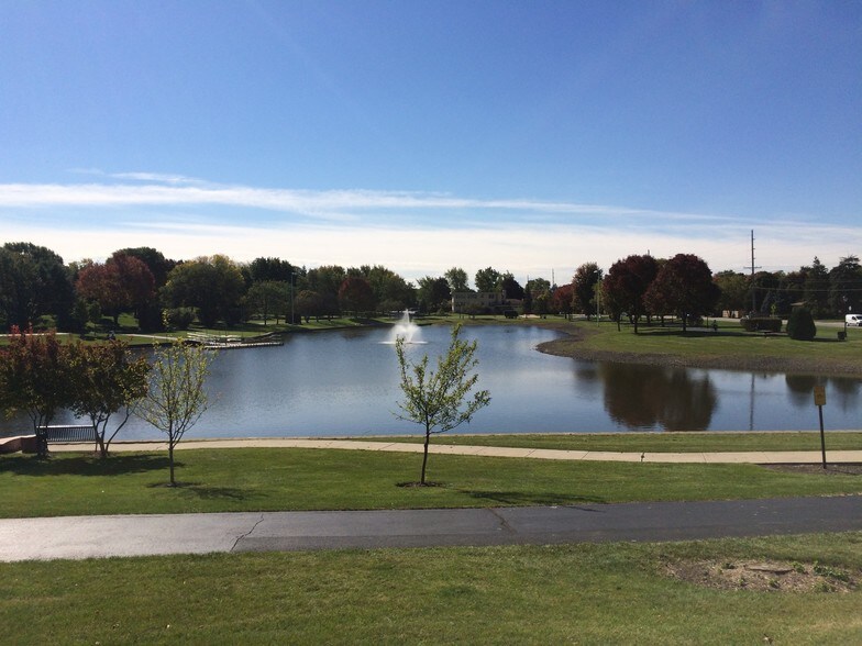 More Photos Of 390 E Devon Ave, Roselle Office For Lease