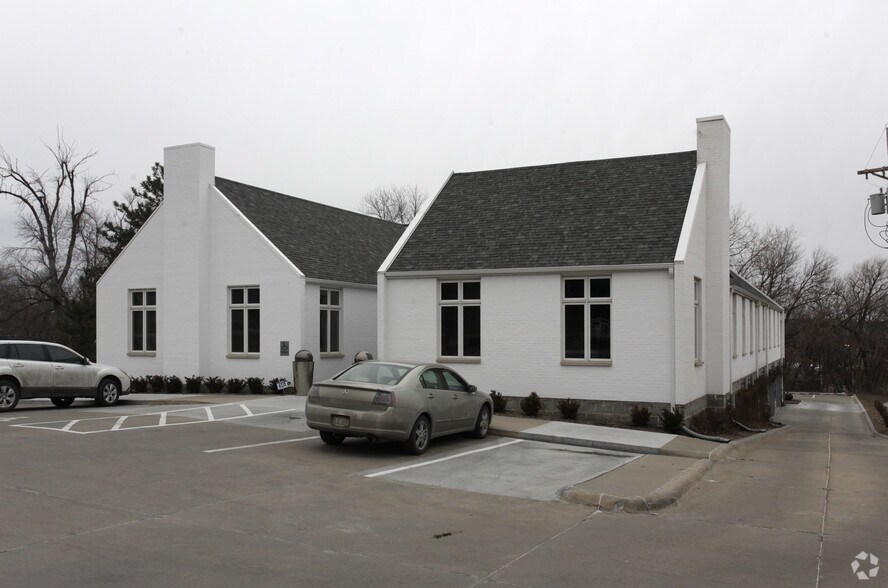 More Photos Of 1005 S 76th Ave, Omaha Medical For Lease