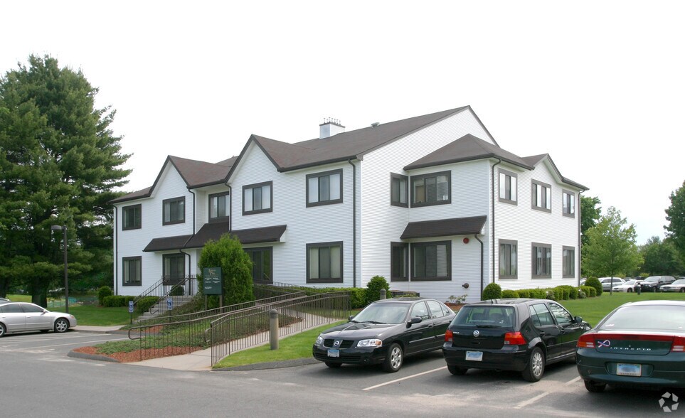 More Photos Of 2 Forest Park Dr, Farmington Unknown For Lease