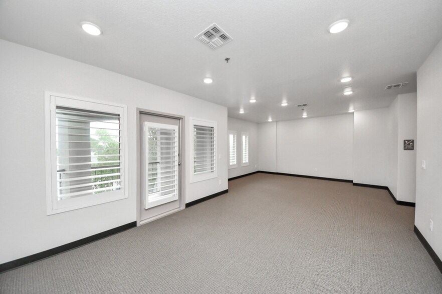 More Photos Of 6536 Greatwood Pky, Sugar Land Office For Sale