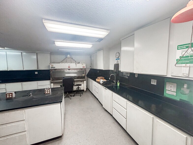 More Photos Of 3803 Mankins Ave, Odessa Warehouse For Sale