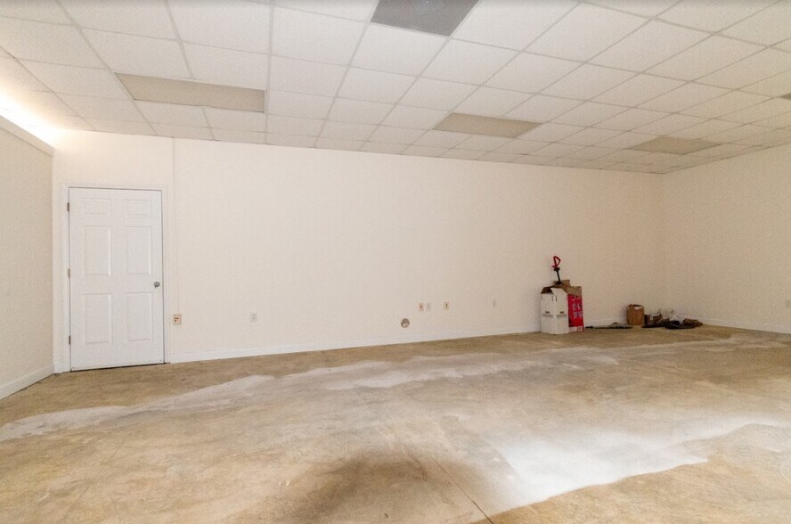 More Photos Of 6408 Brookstone Ln, Fayetteville Medical For Sale