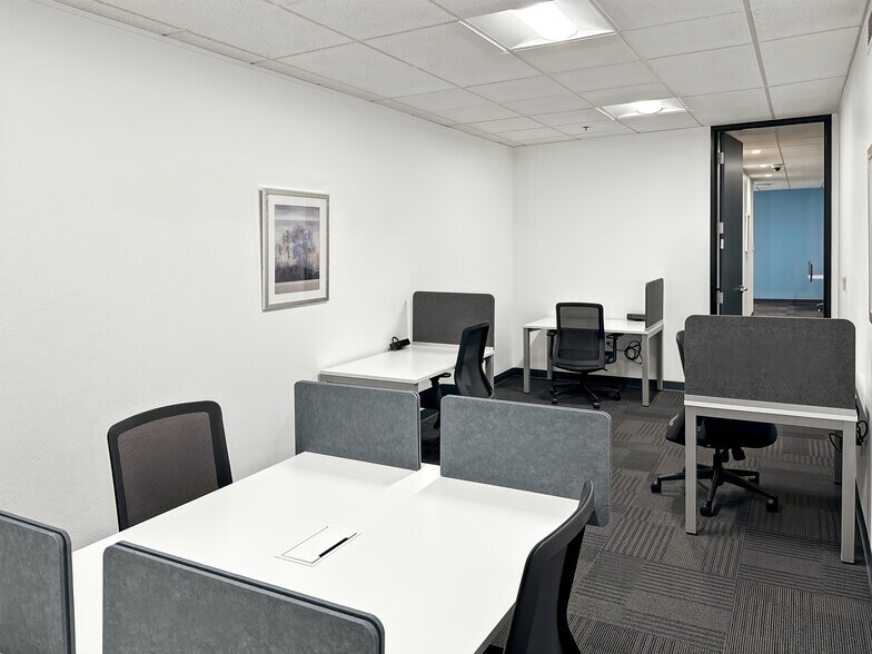 More Photos Of 3333-7 Rue Royale, Saint Charles Coworking Space