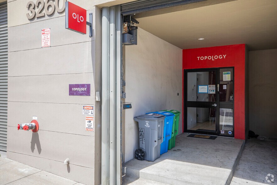 More Photos Of 3260 19th St, San Francisco Showroom For Lease