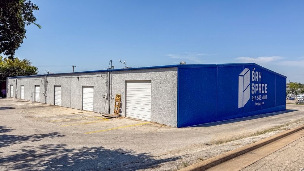 More Photos Of 2402-2404 Blue Smoke Ct, Fort Worth Unknown For Lease