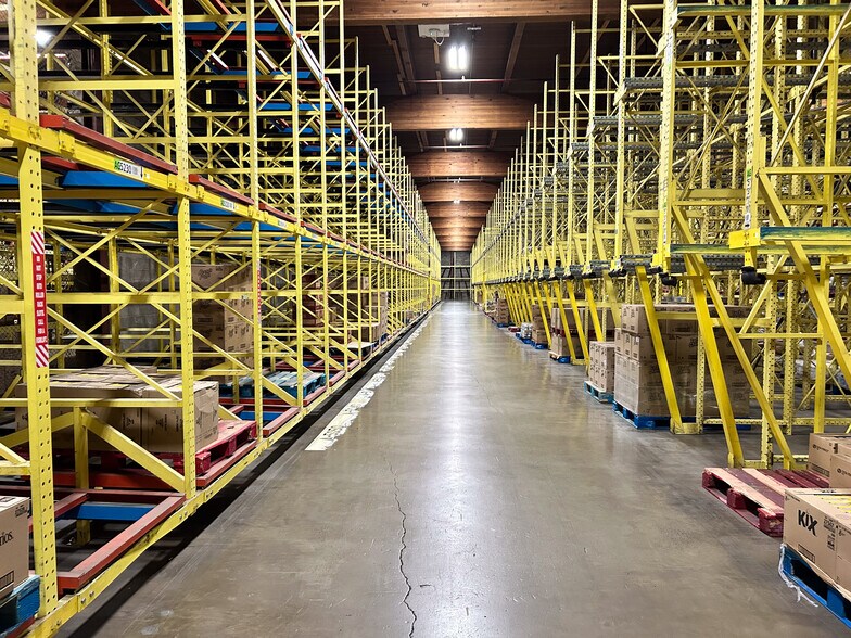 More Photos Of 707 Airport Rd, Bismarck Distribution For Sale