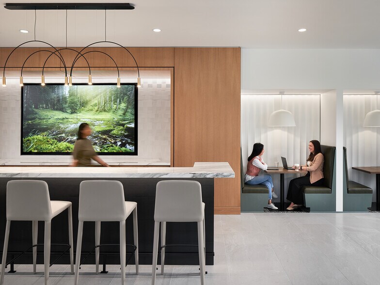 More Photos Of 5565 Glenridge Connector, Atlanta Office For Sale