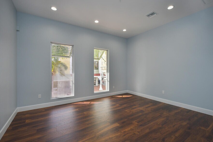 More Photos Of 2401 1st St, Fort Myers Office Residential For Lease