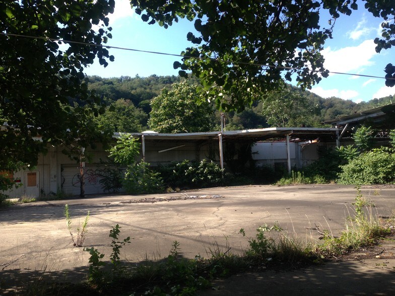 More Photos Of 101 Maple Ave, Johnstown Service For Sale