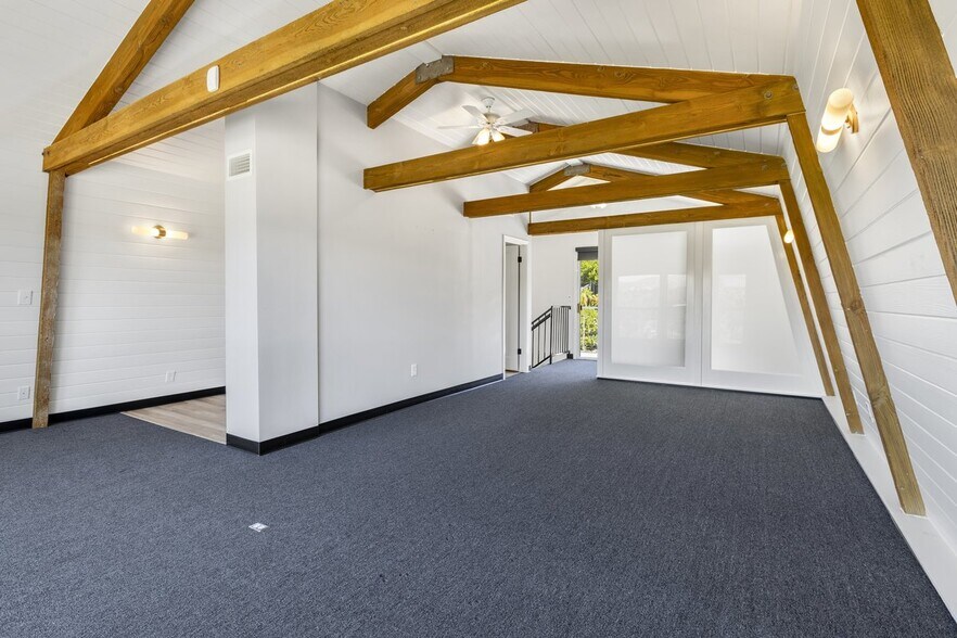 More Photos Of 28220 Agoura Rd, Agoura Hills Loft Creative Space For Lease