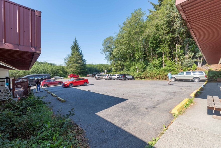 More Photos Of 7196/7198/7204 North Tongass Hwy, Ketchikan General Retail For Sale