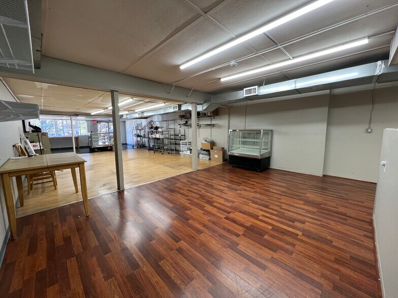 More Photos Of 128 Pleasant View Ave, Smithfield Freestanding For Lease