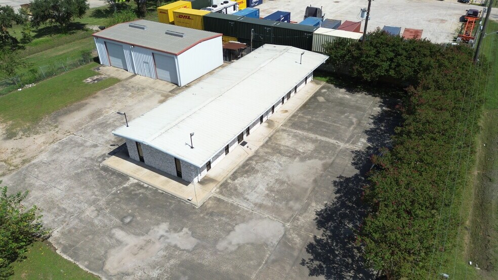 More Photos Of 3419 Trailmobile Dr, Houston Office For Sale