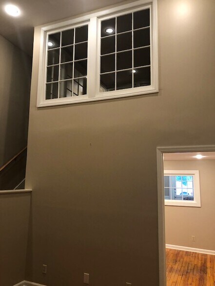 More Photos Of 203 E Side Sq, Huntsville Office For Lease