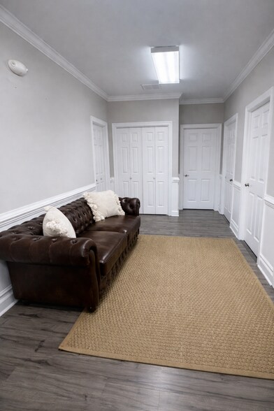 More Photos Of 340 Eisenhower Dr, Savannah Office For Lease