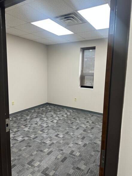 More Photos Of 515 Nine North Ct, Alpharetta Industrial For Lease