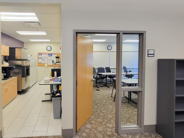 More Photos Of 1930 S 45th St, Kansas City Loft Creative Space For Lease