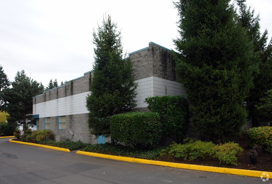 More Photos Of 18080 NE 68th St, Redmond Industrial For Sale