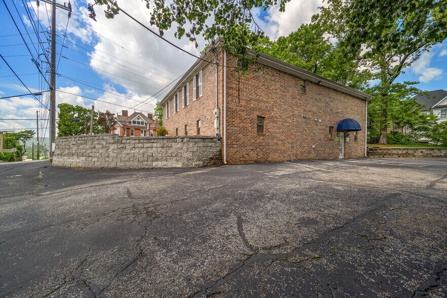 More Photos Of 300 Forest Ave, Chattanooga Office For Sale