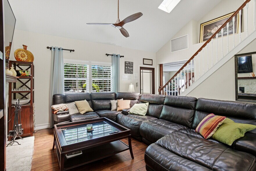 More Photos Of 4120 3rd Ave NW, Naples Apartments For Sale