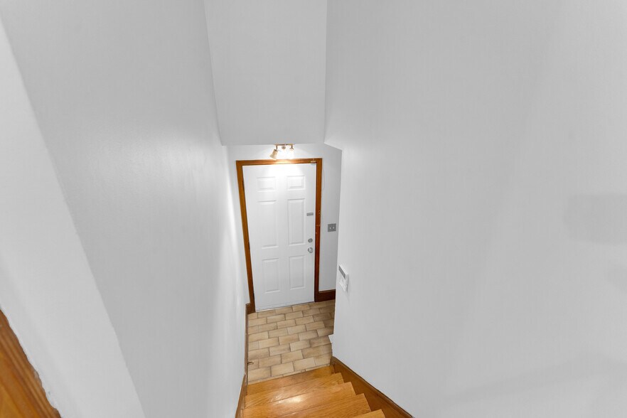 More Photos Of 1451 Ouellette Av, Windsor Office Residential For Sale