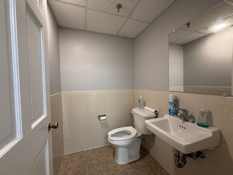 More Photos Of 694 Main St, Holden Office For Lease