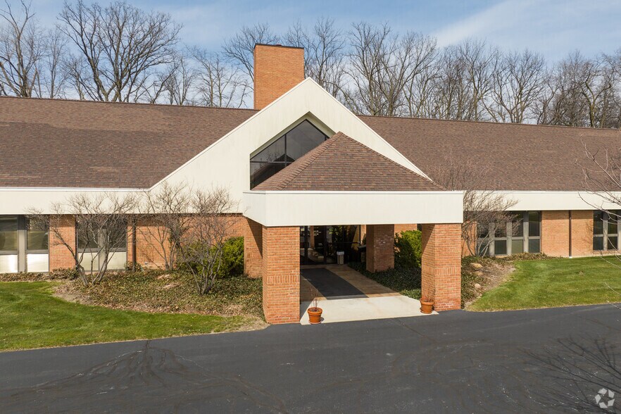 More Photos Of 1701 Woodlands Dr, Maumee Office For Sale
