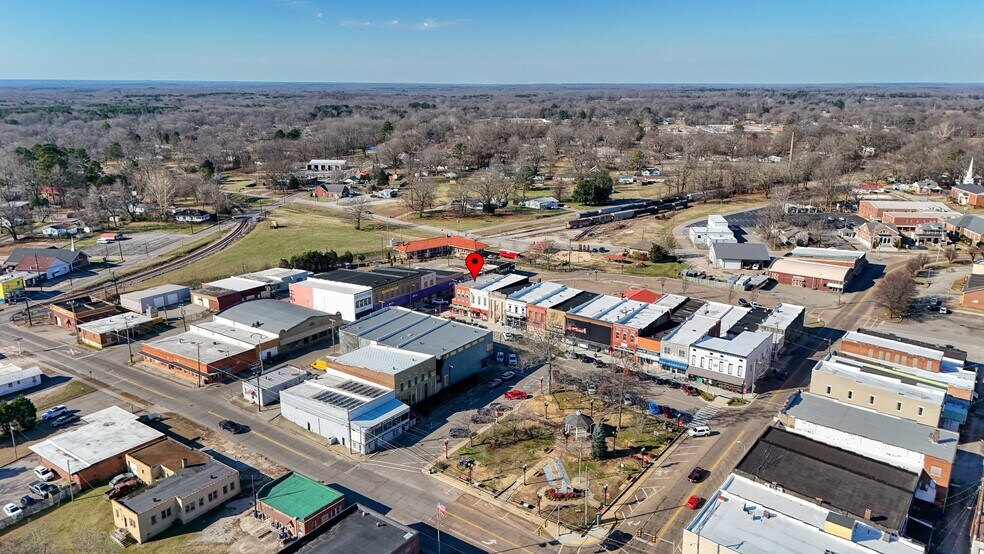 More Photos Of 5 Broadway St, McKenzie General Retail For Sale