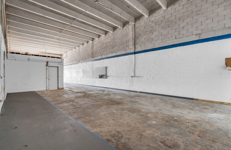More Photos Of 6405-6447 NW 82nd Ave, Miami Warehouse For Lease