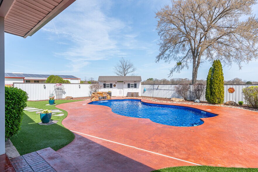 More Photos Of 464779 E 1070 Rd, Sallisaw Flex For Sale