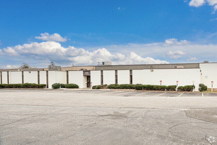 More Photos Of 55 Engineers Ln, Farmingdale Manufacturing For Lease