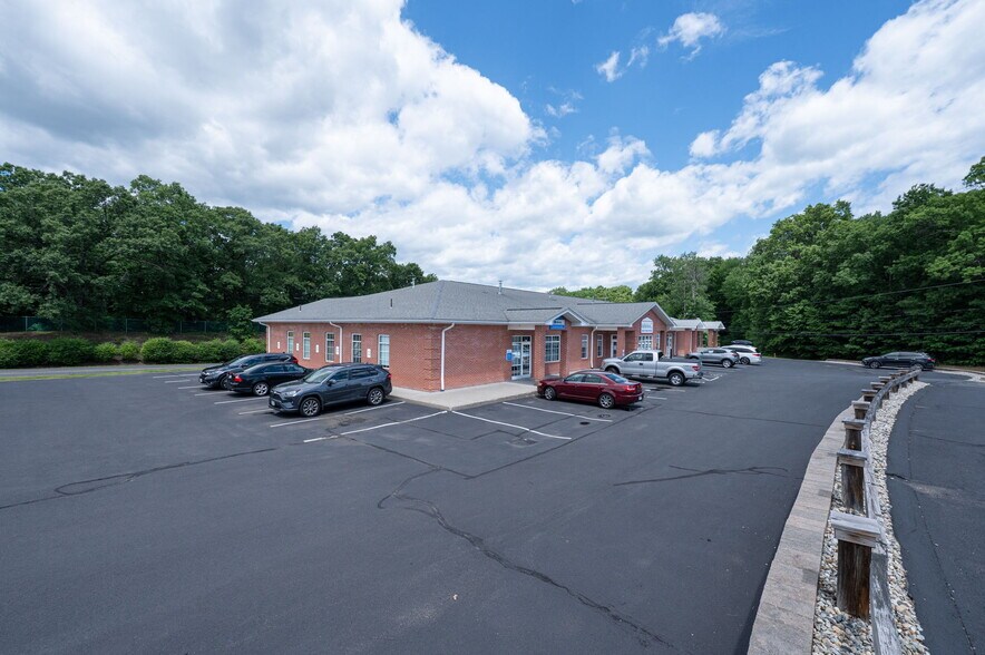 More Photos Of 835 Worcester St, Springfield Medical For Lease