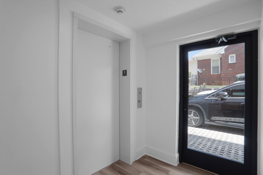 More Photos Of 1074 Ponce De Leon Ave, Atlanta Office For Sale