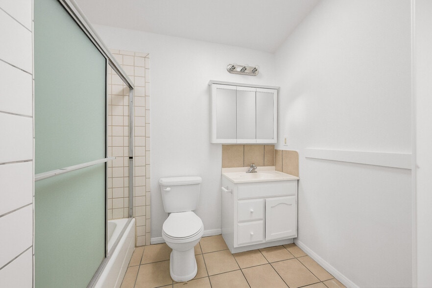 More Photos Of 2104 Mozart St, Los Angeles Apartments For Sale