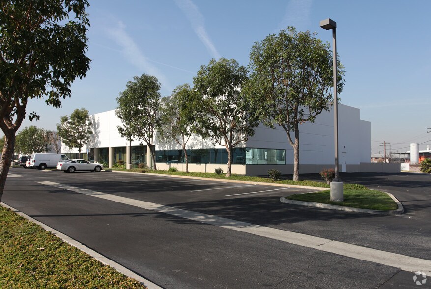More Photos Of 9830 Bell Ranch Dr, Santa Fe Springs Warehouse For Lease
