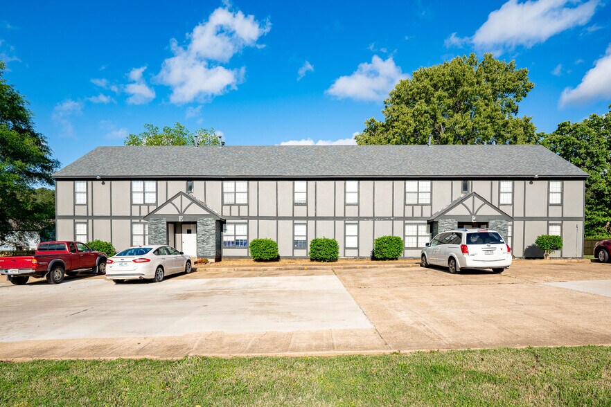 More Photos Of 1906 W Matthews Ave, Jonesboro Apartments For Sale